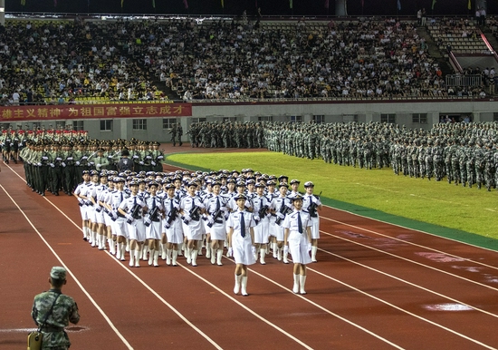 海口经济学院2021级新生军训总结大会暨开学典礼盛大开幕