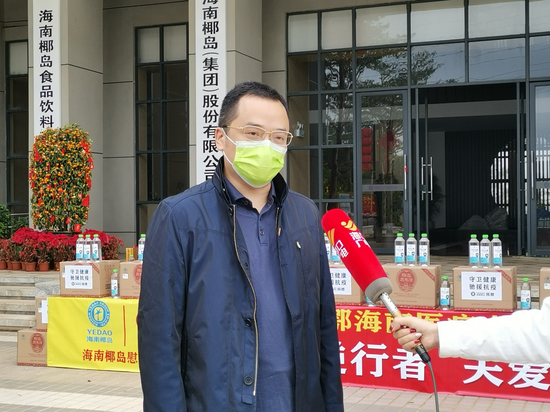 海南椰岛集团常务副总,椰岛酒业董事长曲锋在接受记者采访