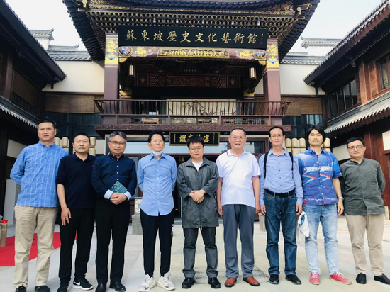 中国苏轼研究学会副会长,吉林大学文学院博士生导师木斋先生(左四)