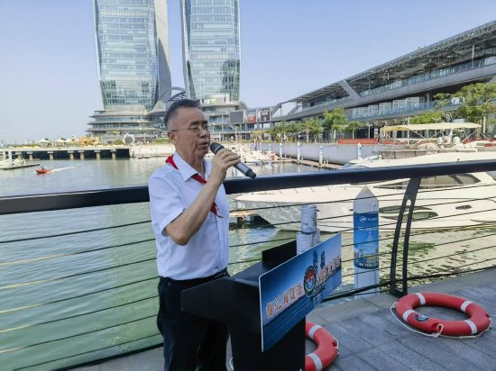原海南省人大副主任、省慈善总会会长陆志远致辞