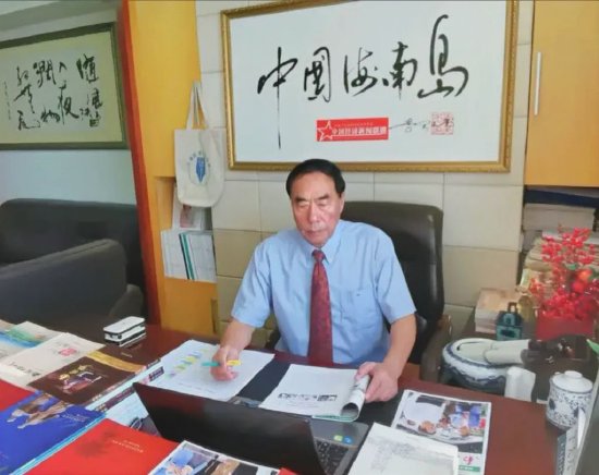 李笑天退而不休，笔耕不辍，继续书写海南故事
