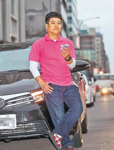 台男星欠千万元赌债 落魄开出租赚钱还债