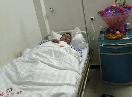 临城华侨医院院长林朝阳躺在病床上