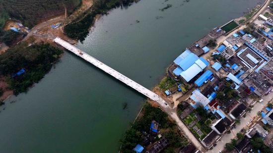 琼中和平镇乘坡二桥即将完工 2000村民出行不再望河兴叹