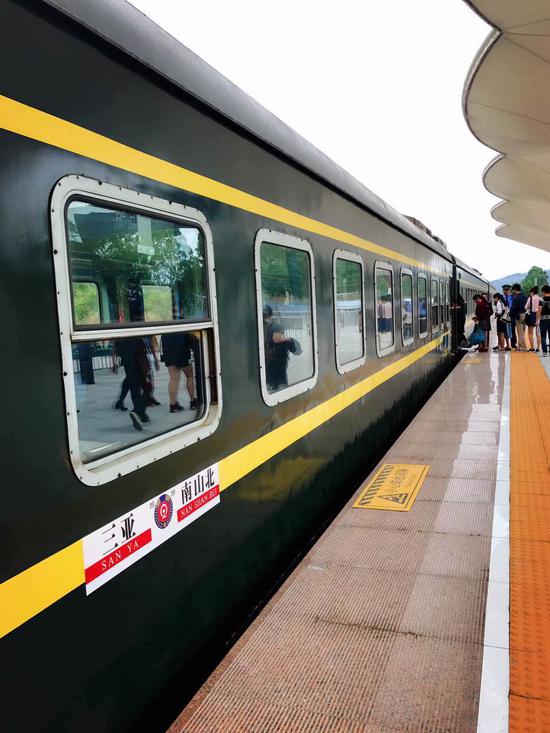 三亚到南山北站旅游观光火车