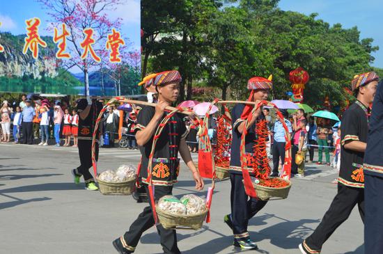 白沙三月三丰收祭典和民俗巡游民俗盛宴  让观众赚足眼福