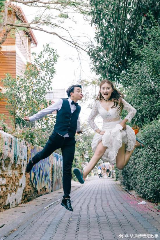 陈翔六点半腿腿去世疑男友晒婚纱照悲痛告白