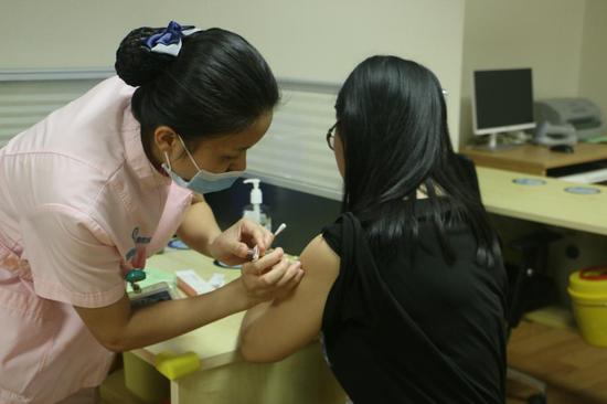 琼山区首支宫颈癌疫苗在现代妇儿医院注射完成