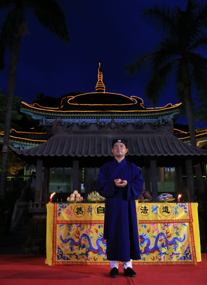 海南玉蟾宫举行薪火相传大型传灯祈福仪式