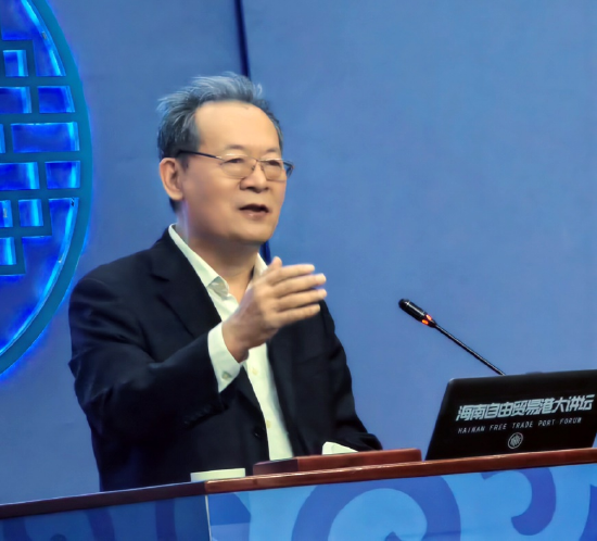 李公羽在讲坛上