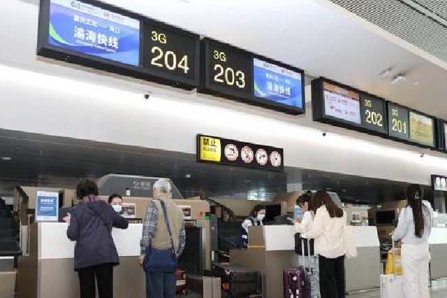 重庆至海口“渝海快线”启航 提升旅客乘机体验