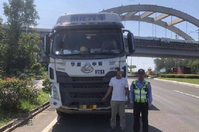 儋州公安交警持续开展“亮尾”专项整治行动