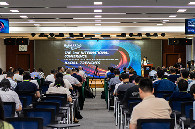 我国已完成八条全球主要海沟深渊载人深潜科考