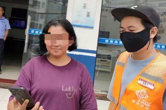 小善举传递城市大爱！海口秀英网格员拾“机”不昧归还失主