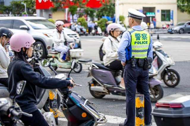 不戴头盔、闯红灯、逆行……海口严查！2天查处17969起