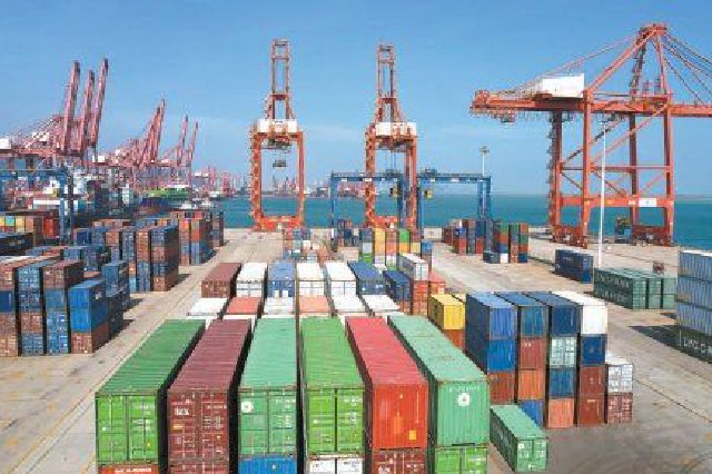 2025年洋浦港集装箱吞吐量达330万标箱