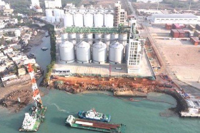 海南省唯一的专业化粮油码头正式进入主体结构建设阶段