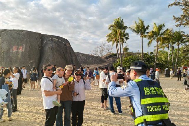 新春走基层 | 海角海岸派出所：坚守三亚滨海一线 保护春节游