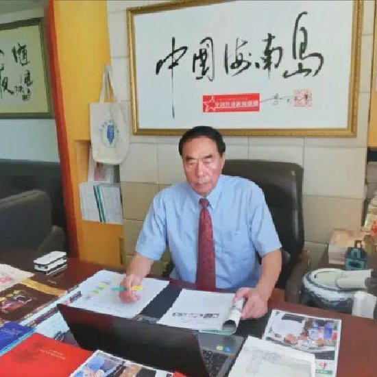 李笑天退而不休，笔耕不辍，继续书写海南故事