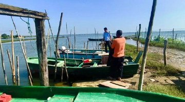 万宁查获两艘非法电鱼船