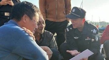 海南潭门：反走私宣传上渔船