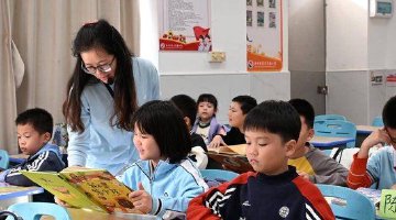 “官方带娃”服务启动