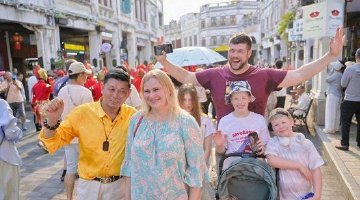 外国游客海口体验冼夫人文化节