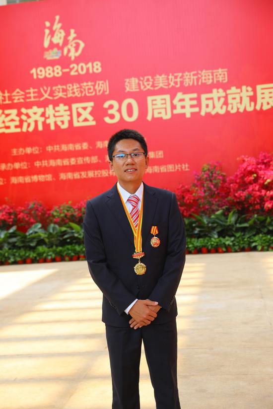 扶贫路上带头人:琼中湾岭镇岭门村党支部任第一书记黄海军