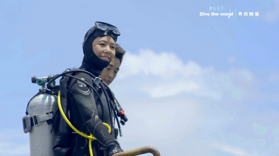 《水下中国》导演周芳新作《寻找鲸鲨》取景海南分界洲岛!