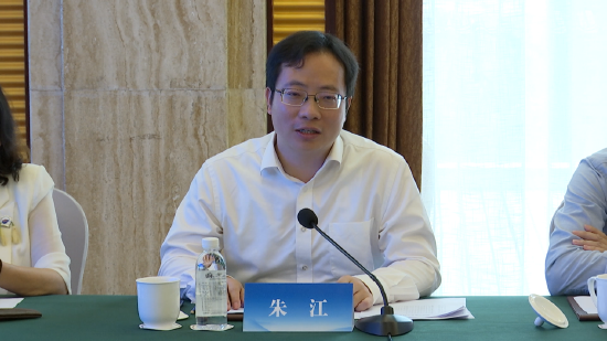 海南省儋州市人民政府副市长朱江介绍西部旅游情况