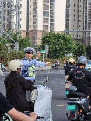 海口持续严查电动自行车违法行为