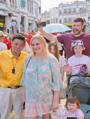 外国游客海口体验冼夫人文化节