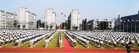 华东师范大学澄迈实验中学开学典礼现场