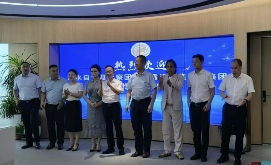 座谈会重要嘉宾在海口香港丰业国际集团中国区总部合影