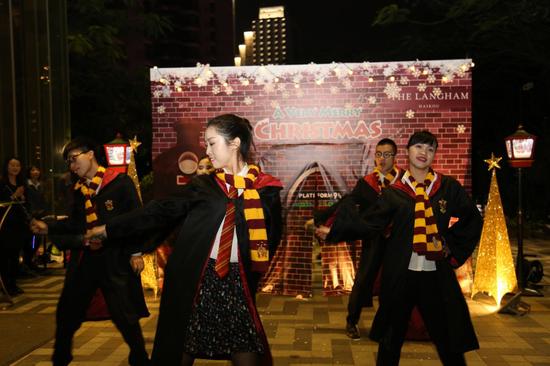 海口朗廷酒店上演哈利波特英伦魔幻圣诞点灯仪式拉开2017年圣诞季序幕