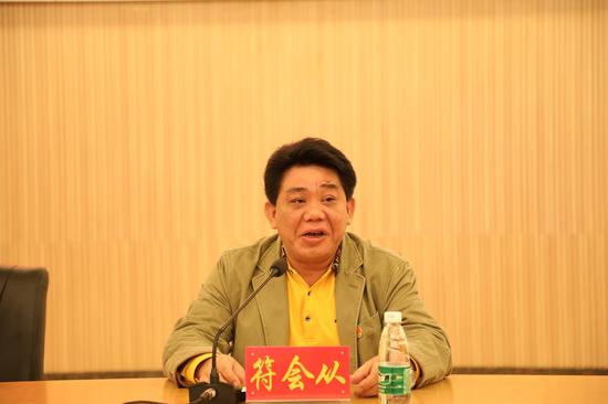 白沙县委常委,统战部长符会从代表白沙县委,县政府在签约仪式上作讲话