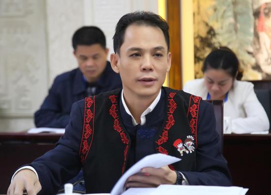 胡翔白沙今年将全县推行橡胶期货保险02确保全县胶农受益摆脱贫困