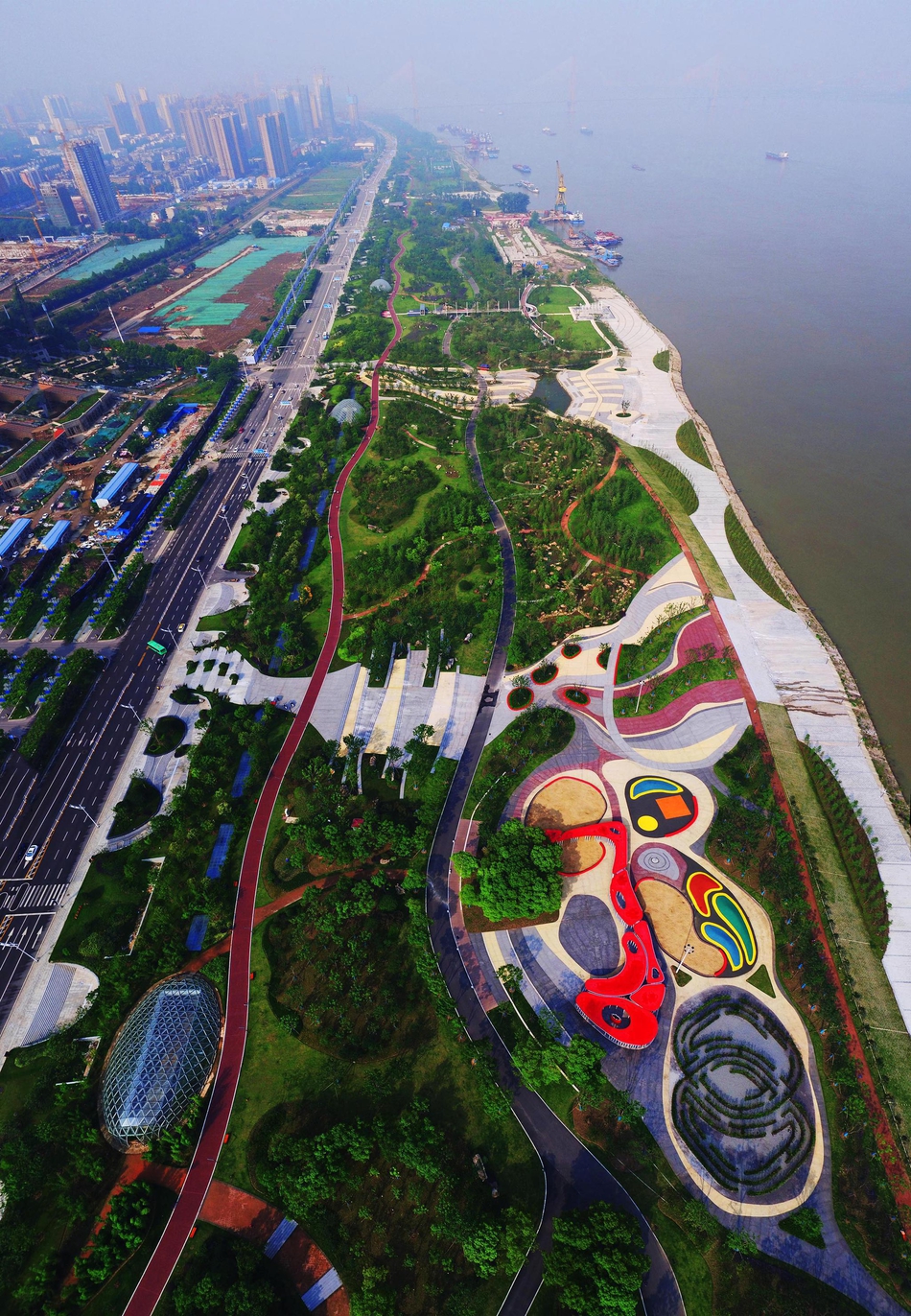 青山绿水红钢城