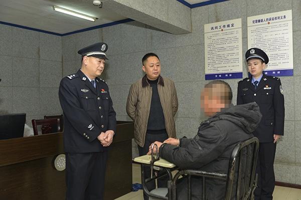 审讯犯罪嫌疑人李军