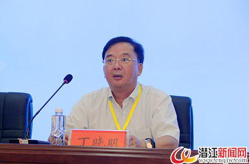 农业部渔业渔政管理局副巡视员丁晓明致辞