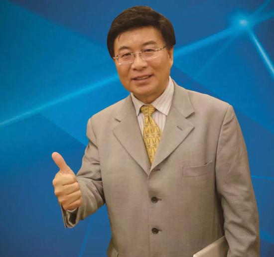 幽默友好的知名体育主持人 韩乔生