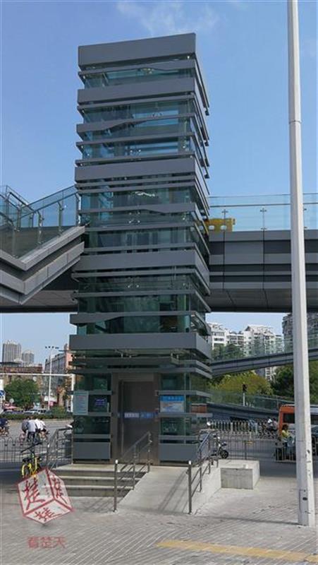 武汉首座人行天桥垂直电梯正式投入使用