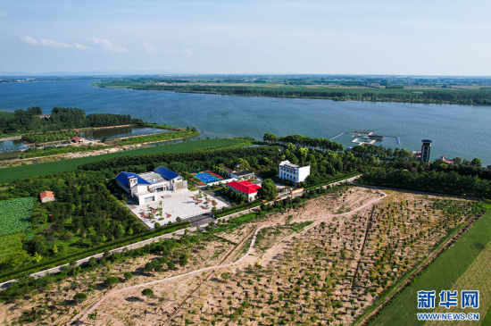 图为天鹅洲保护区航拍.新华网 李晓笛 摄