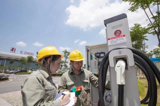 鄂州花湖机场充电桩投运 可同时为278台电动车提供充电服务