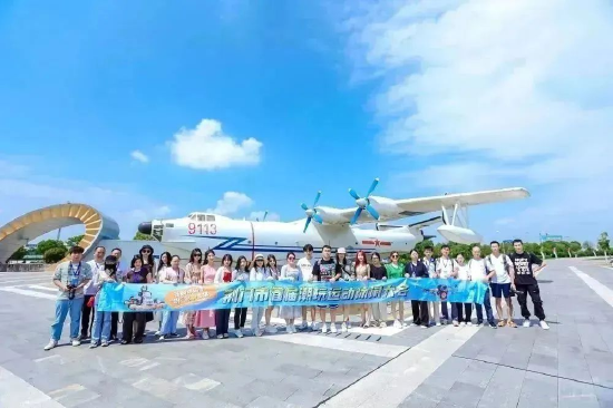 媒体代表和网络达人们走进爱飞客极客公园