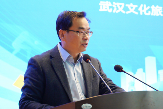 ▲武汉市体育产业协会第一届会长、武汉文化旅游集团有限公司副总经理、武汉体育发展投资有限公司董事长胡志军讲话