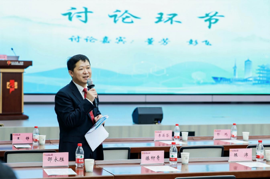武汉医师协会青年医师分会主任委员、武汉市第一医院临床营养科负责人孟庆彬在讲堂上与专家们展开了深入探讨