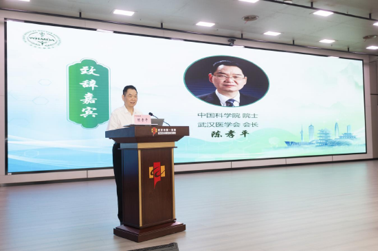 陈孝平院士在开幕式上深情寄语青年医务工作者