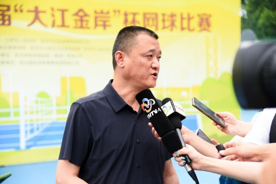高锋接受采访