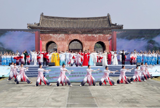 情景歌舞《世界太极风》 张建波 摄